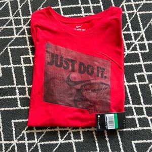 Nike basketball t-shirt. Brand New!!